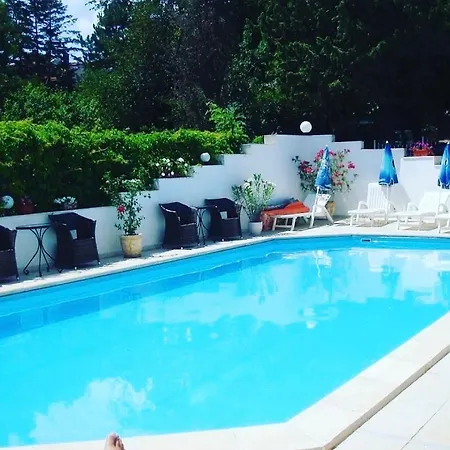 холи Апартамент *